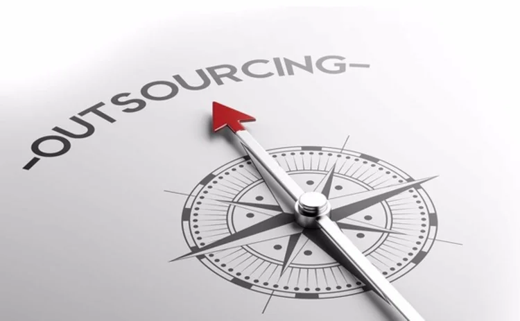 outsourcing-compass-arrow outsourcing-compass-arrow