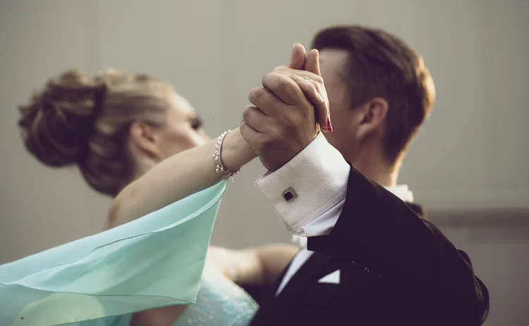 couple dancing the waltz