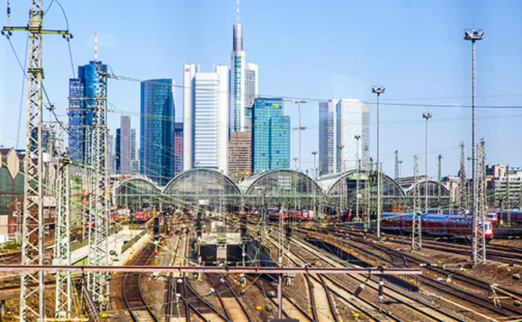 Photo of the approach to Frankfurt railway station